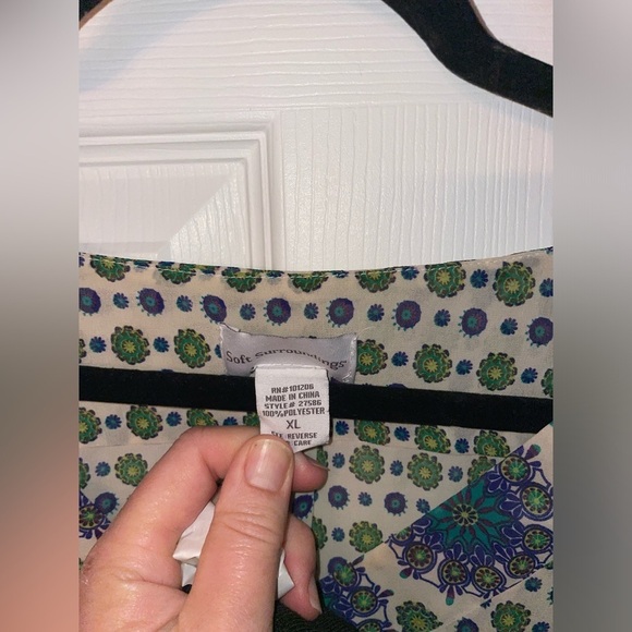 Soft Surroundings Multicolor Floral Long Sleeve lightweight V neck Top XL - Picture 3 of 3